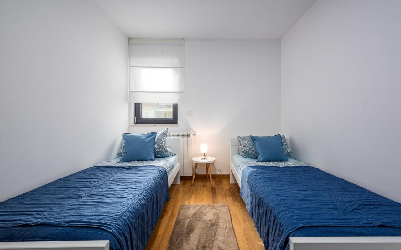 Punta Mary House With Apartment Umag Exterior photo