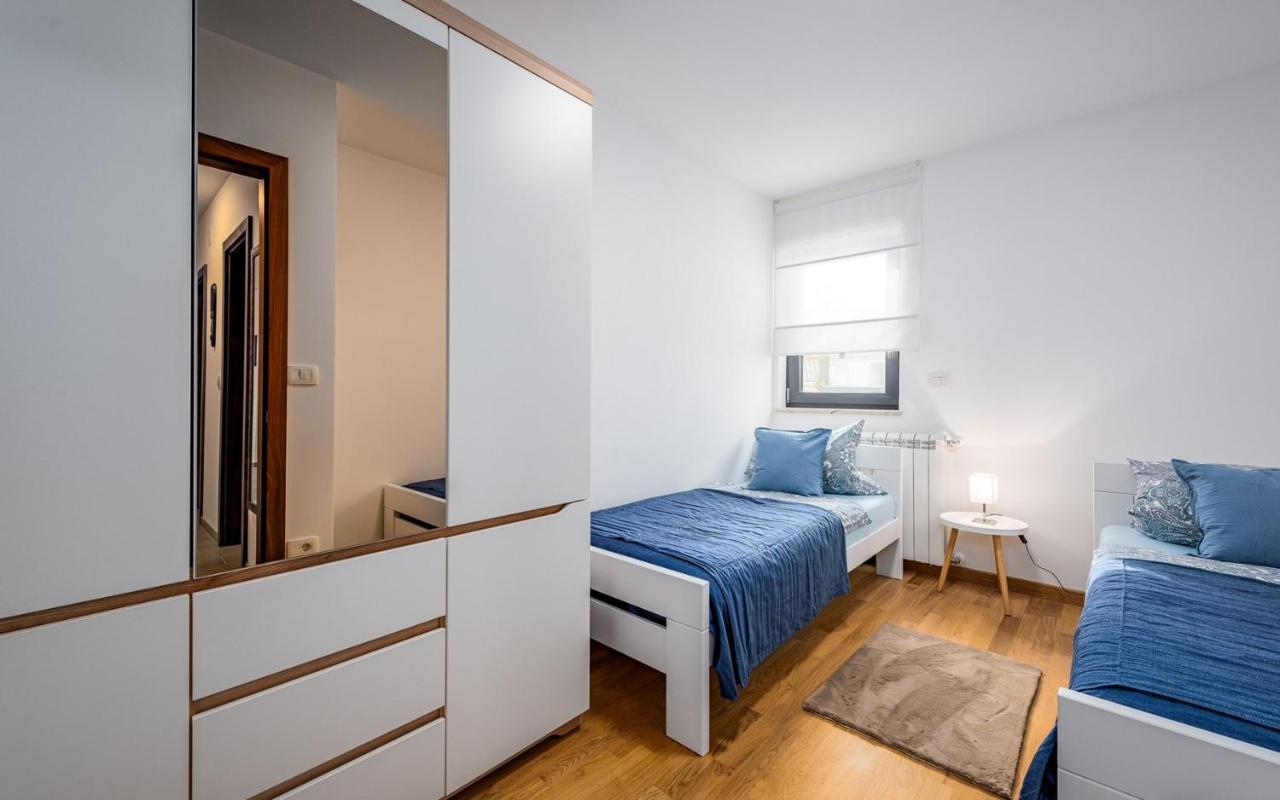 Punta Mary House With Apartment Umag Exterior photo
